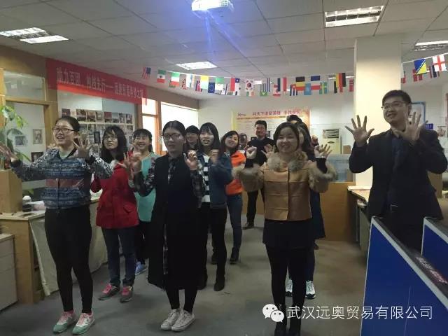 春風(fēng)送暖，周一早會，新人入職，欣欣向榮